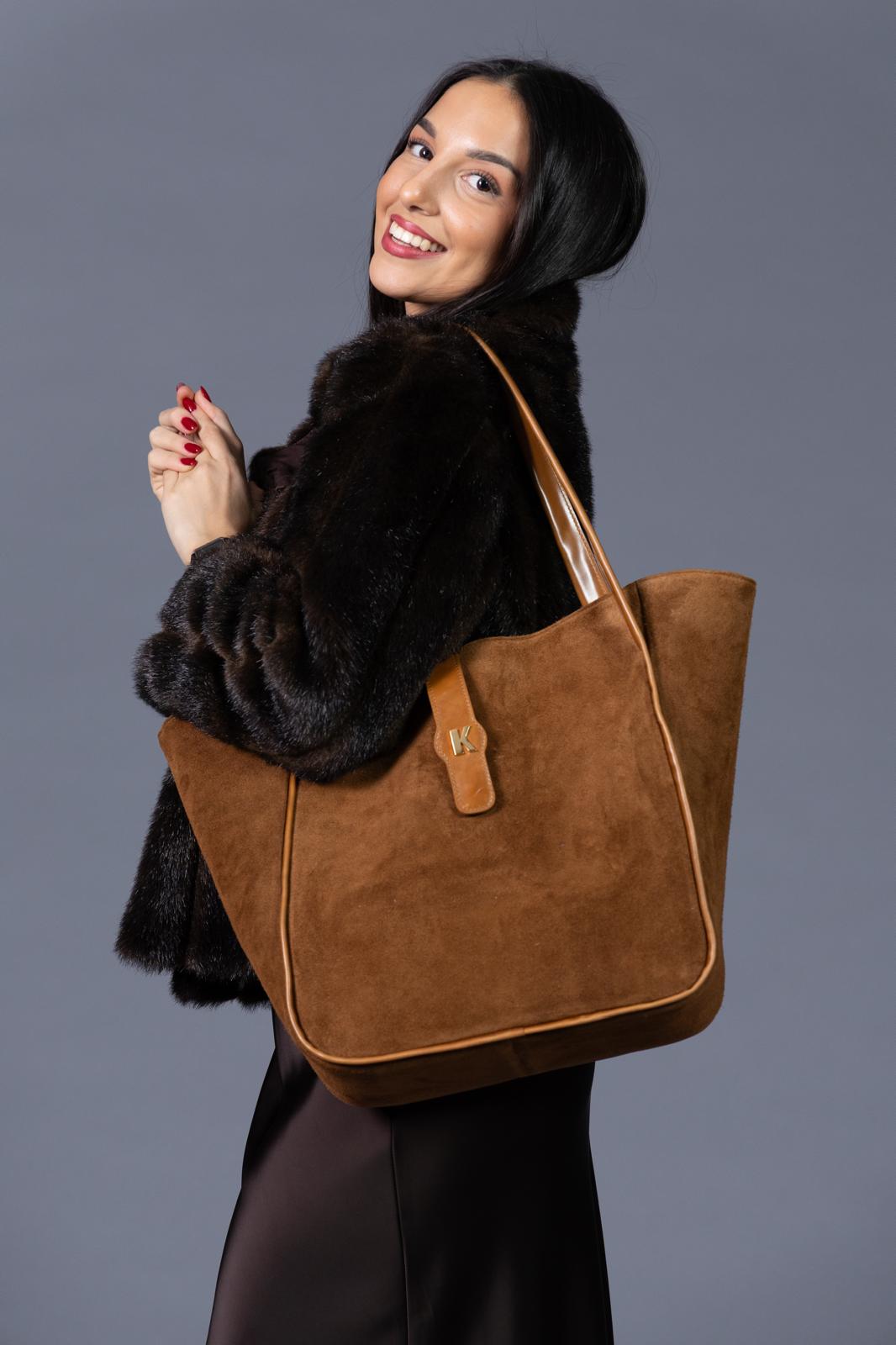 Elara Camel